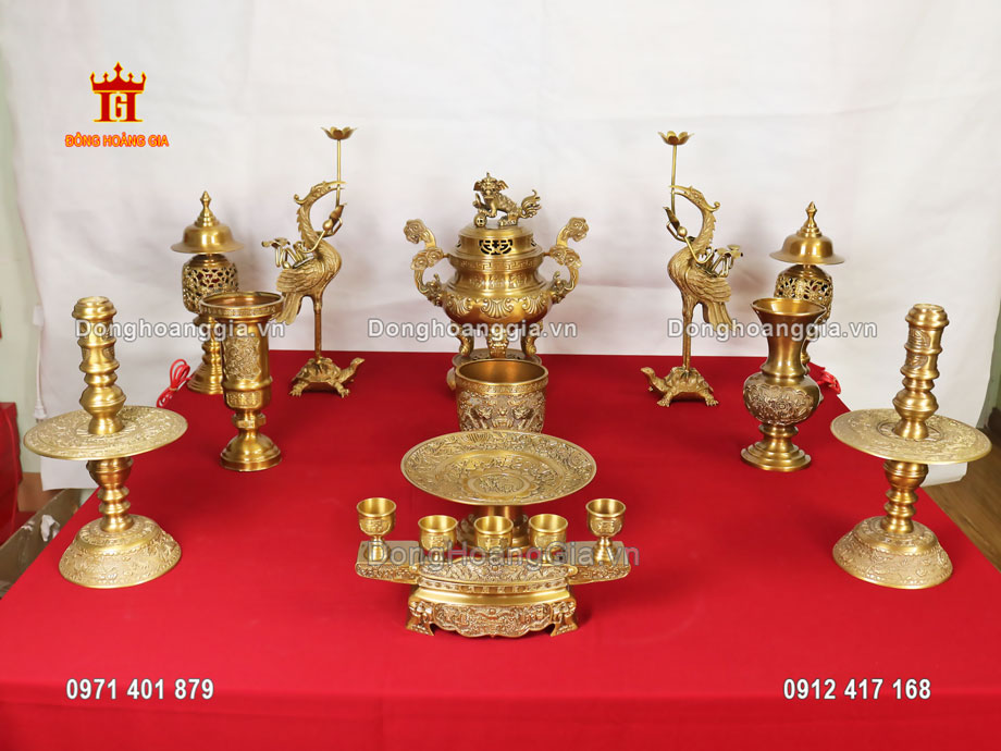Bộ đồ thờ bằng đồng vàng thau đầy đủ các món cho bàn thờ cúng